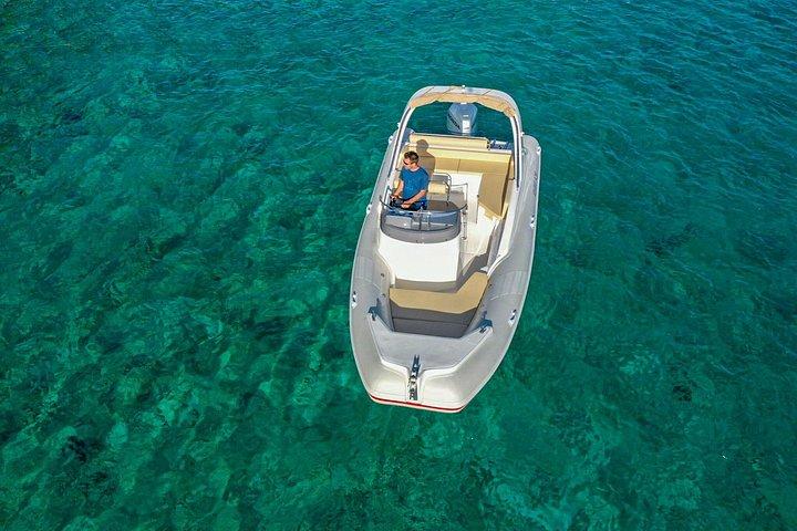 青と緑の洞窟ヴィス島とパクレニ諸島フヴァルからのプライベート日帰り旅行