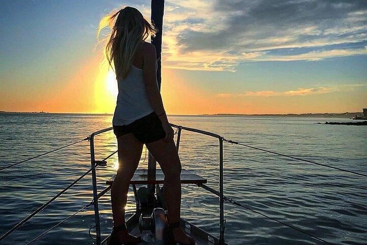 2 Stunden Lissabon Sonnenuntergang und Wein Segeltour