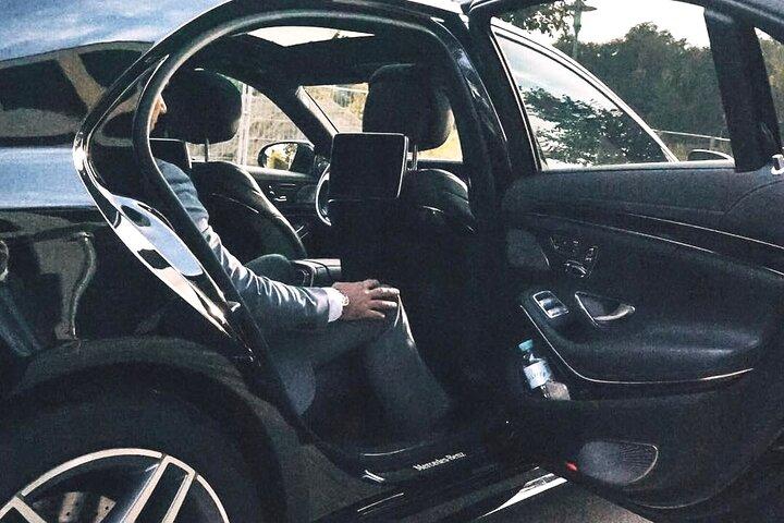 Arrival Transfer: Lisbon Airport LIS to Lisbon in Business Car