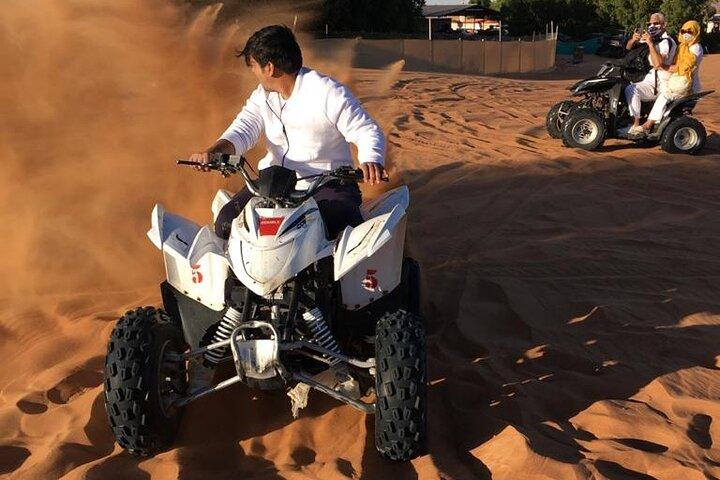 Desert Safari Quad Bike-aktivitet med middag i Dubai