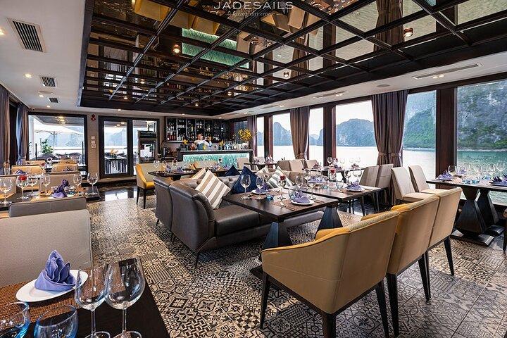 Excursão de luxo em Halong Bay em Jade Sails Cruise - All inclusive