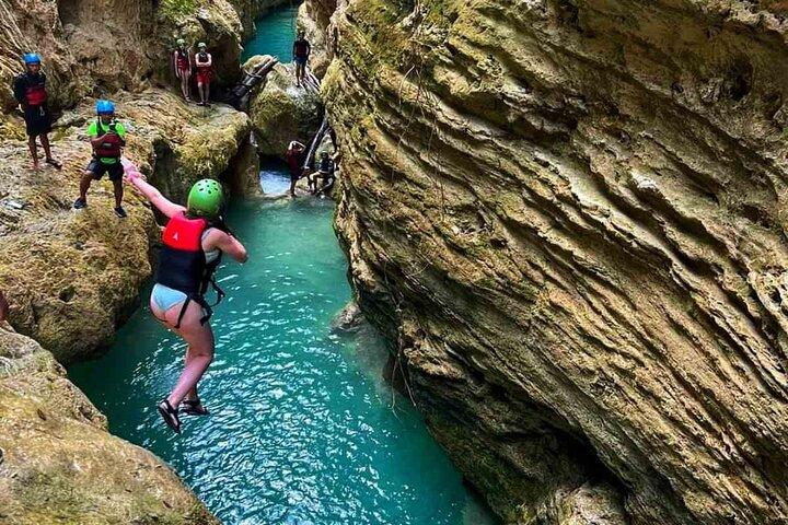 Kawasan Canyoneering Adventure Package de Cebu