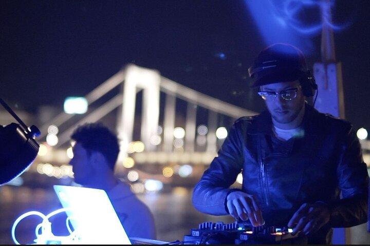 DJ、ドリンク、アフターパーティー付きブダペストドナウクルーズ