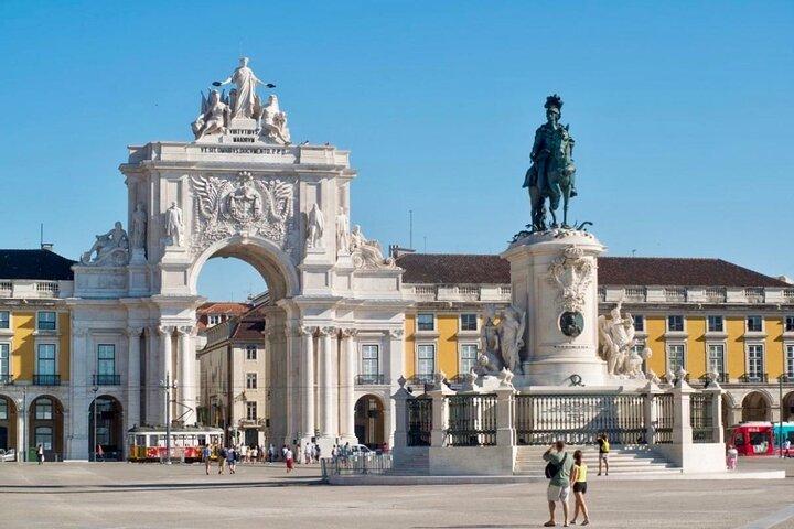 Lisbon Private Tuk Tuk Tour: City Highlights