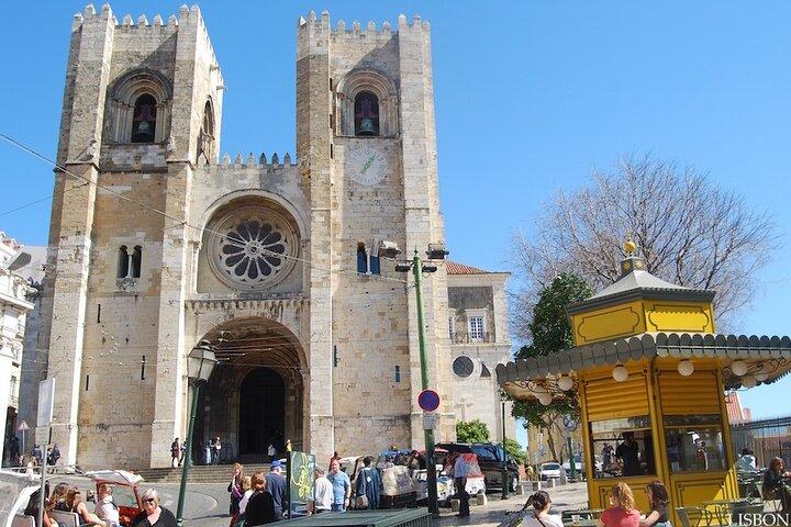Lisbon Private Tuk Tuk Tour: City Highlights