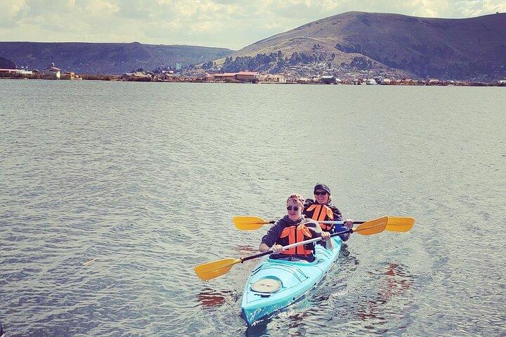 Tour guidato in kayak di 3 ore nel lago Titicaca