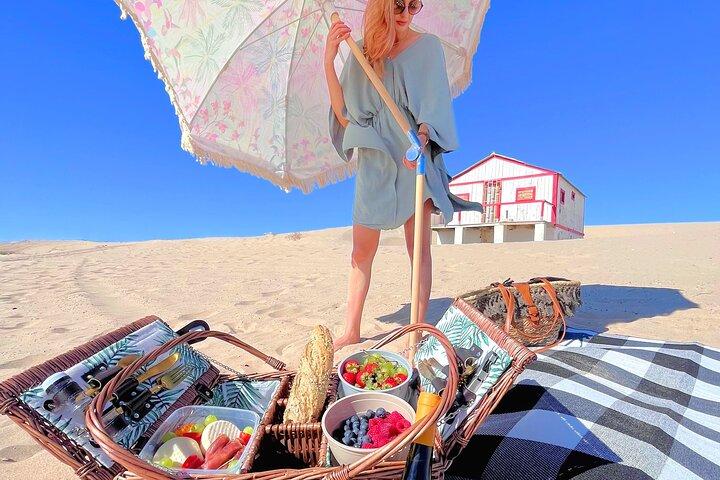 Lisbon Brunch Beach Picnic com configuração de praia e transfers