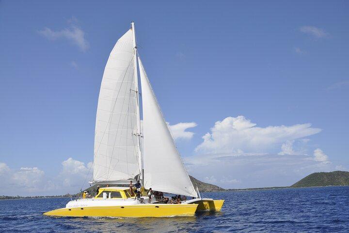 St Kitts Deluxe Catamaran Snorkeling Tour med frokost