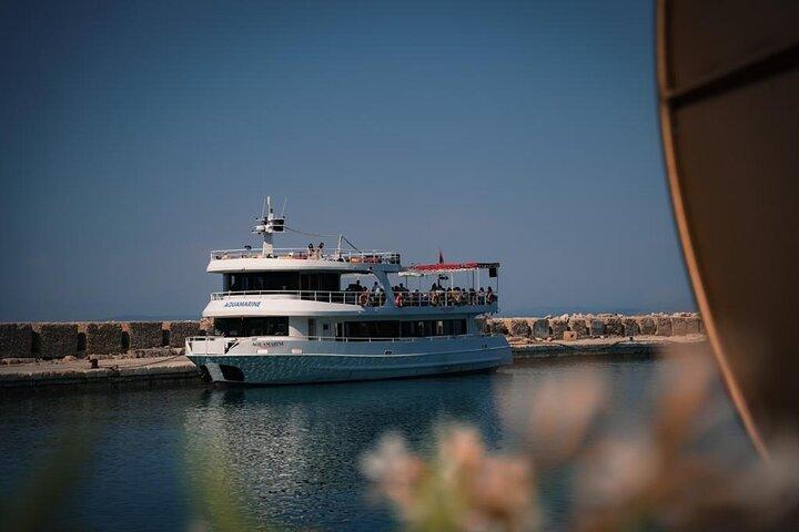Bootticket naar Sazan Karaburun en de Haxhi Ali-grot vanuit Vlora