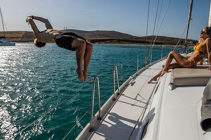 Privat seglingskryssning till Delos & Rhenia med lunch och transfer
