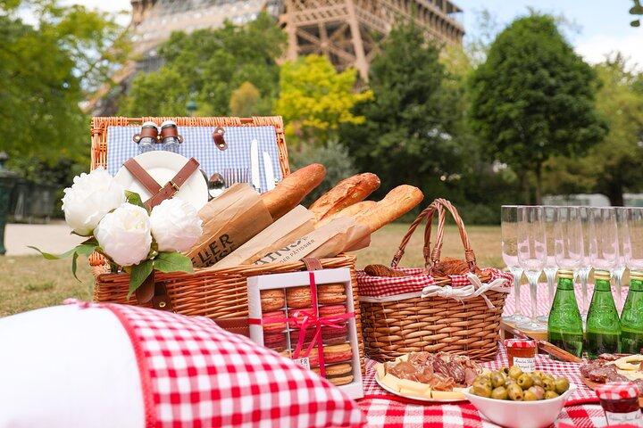 Picnic like a parisian