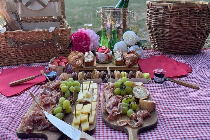 Picnic like a parisian