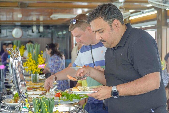 Tour di un giorno di Halong Bay Alova Premium Cruise include kayak, pranzo