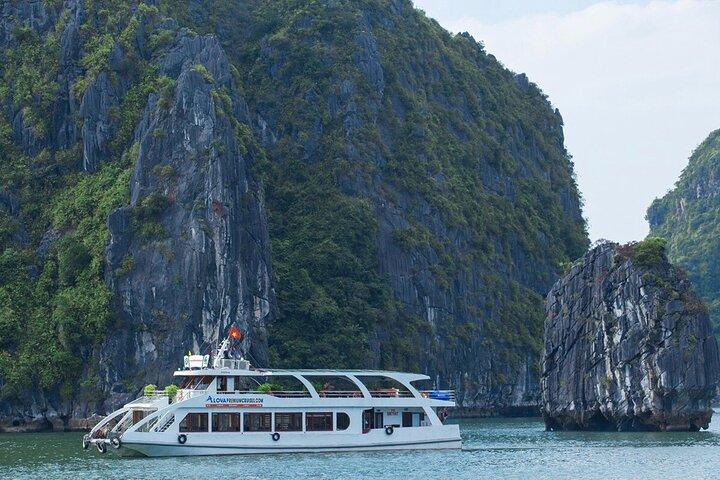 Excursión de un día a la bahía de Halong desde Hanoi: cueva sorprendente, isla Titop