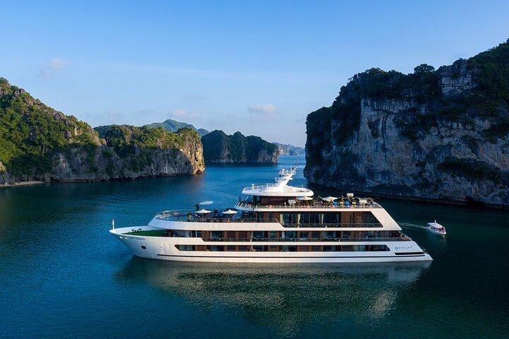 Stellar of the Seas Cruise 5 Star Luxury Cruise in Halong Bay