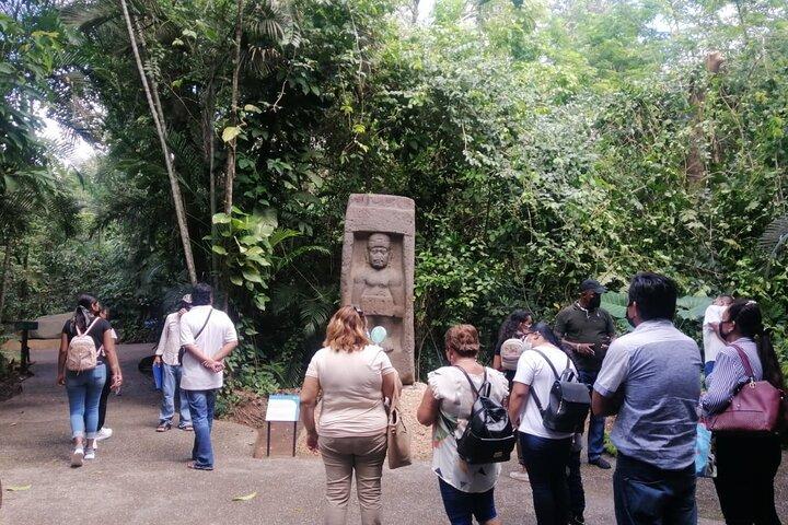 Rondleiding door de Olmec Stone Men