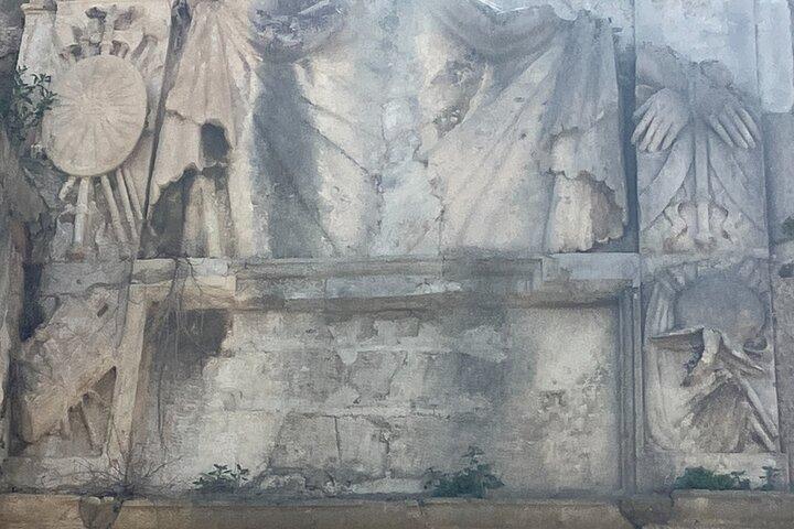 Cidade de Corfu com histórias escuras