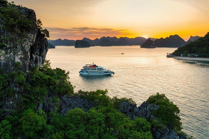 HALONG LUXURY DAY TRIP 5 ÉTOILES en CROISIÈRE DE LUXE