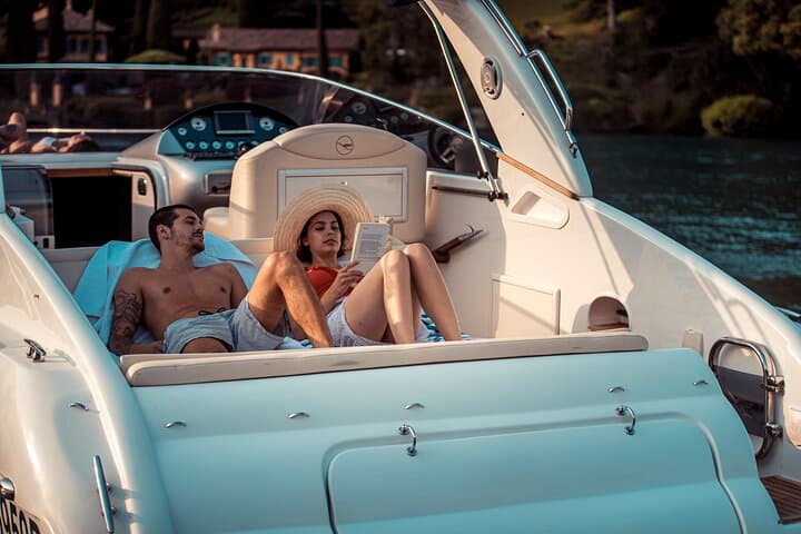 Yacht Tour on the Magic Lake: History and Comfort