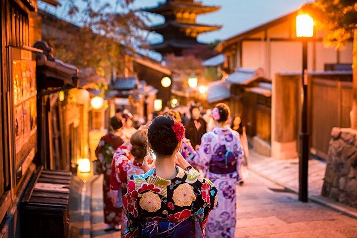 Passeggiata notturna di Kyoto Gion e tour guidato del quartiere Geisha