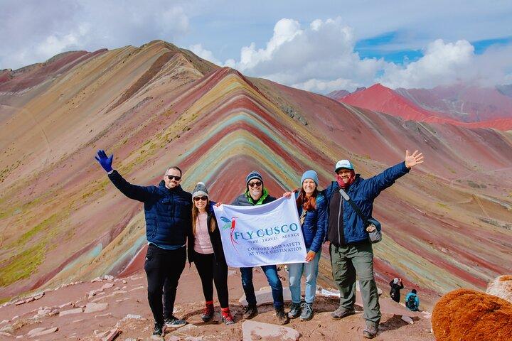 Tour di un'intera giornata alla montagna arcobaleno di Vinincunca