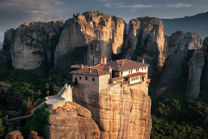Athens to Meteora DayTrip by Train in Spanish language - Local Agency