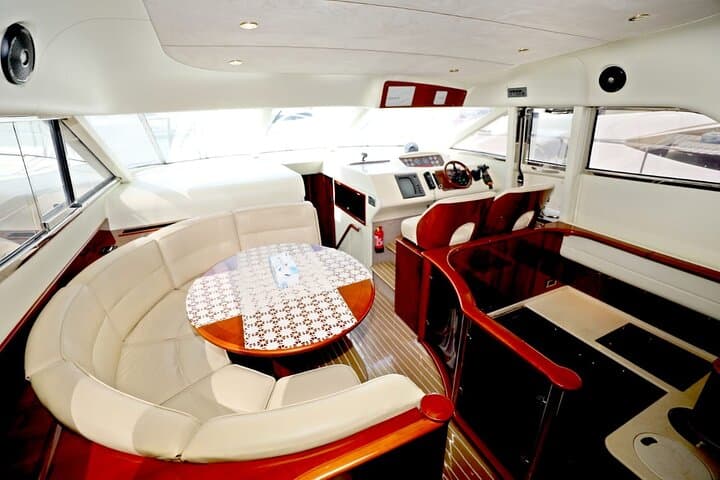 Luxury Shared Yacht Tour in Dubai Marina with Food