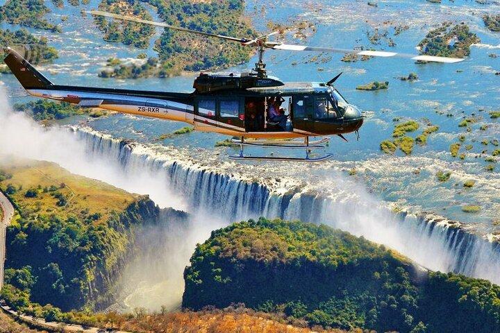 Victoria Falls: tour panoramico di un giorno, pranzo e volo in elicottero