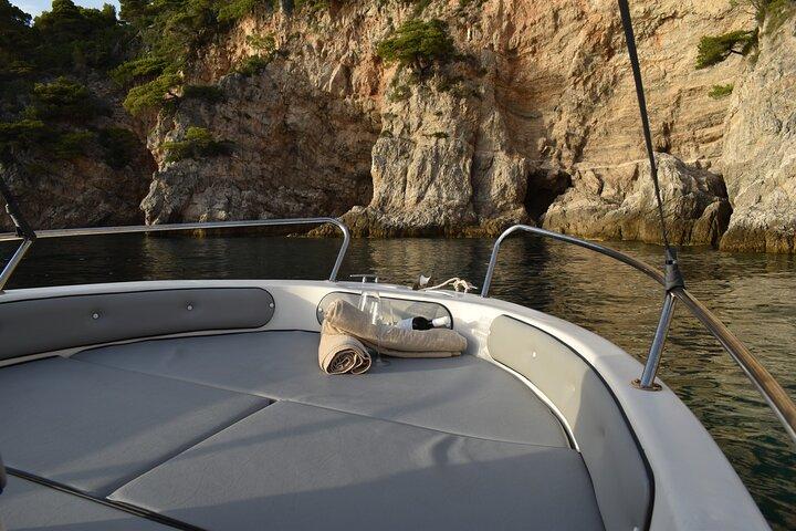 Bootverhuur in Dubrovnik, Kroatië. Cruise rond de kust en de eilanden van Dubrovnik
