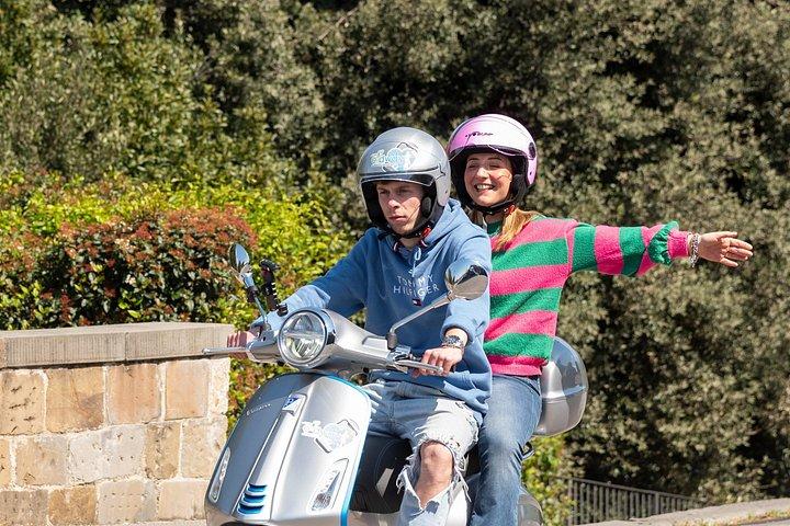 専属カメラマン付き、フィレンツェのパノラマベスパツアー（プライベートツアー）