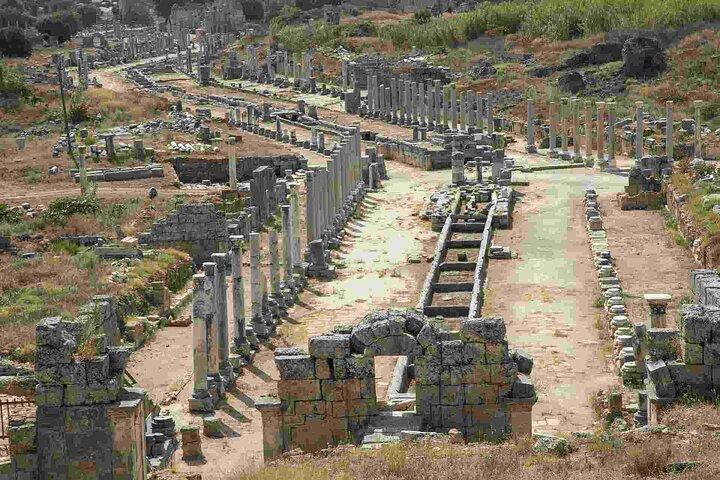 Côté aqueduc de Perge Aspendos avec cascade