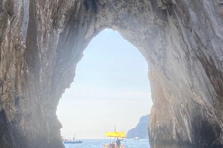 Capri per privéboot – Verborgen grotten en zwemstop