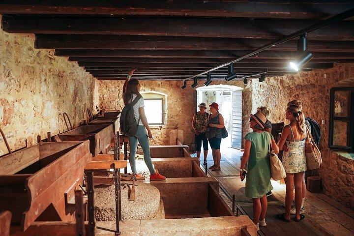 De Split: Cachoeiras Krka, excursão com degustação de comida e vinho