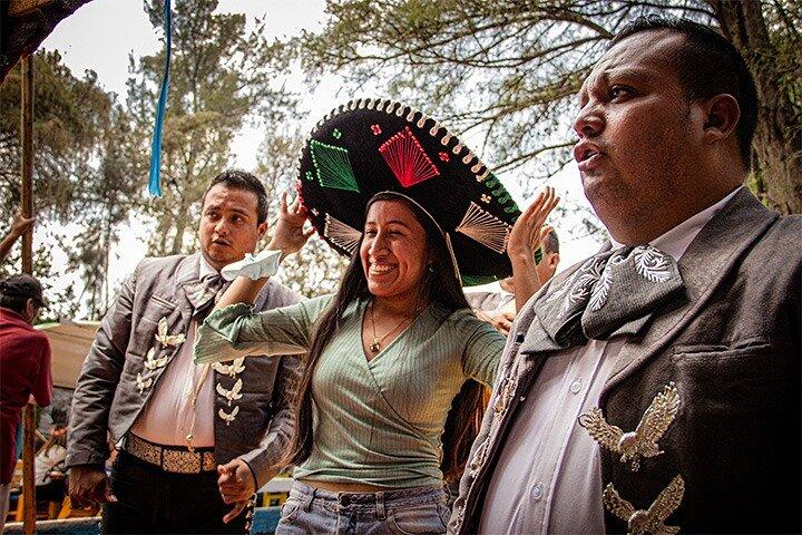 メキシコシティ：ソチミルコ、コヨアカン、ユニバーシティシティツアー