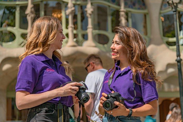 バルセロナ：カサ・バトリョとカサ・ミラの外でプライベート写真撮影