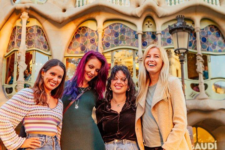 Barcelona: sessão de fotos privada fora da Casa Batlló e Casa Milà