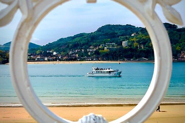 Passeio de barco pela baía e costa de Donostia San Sebastián