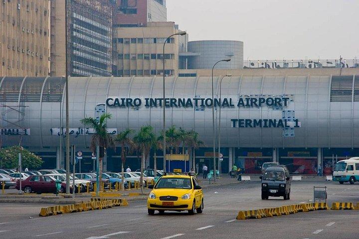 カイロとギザのホテルへのプライベートカイロ空港送迎