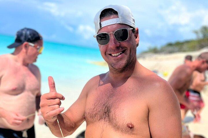 リーフシュノーケリング、ローズアイランドのウミガメ観察、プライベートビーチ