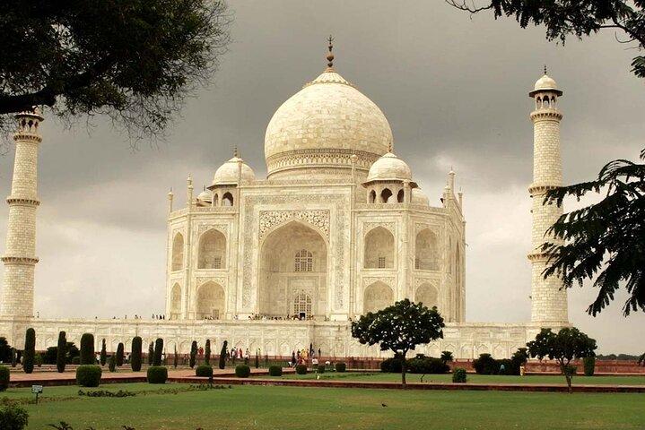 Von Delhi: Taj Mahal und Agra Fort mit dem Superschnellzug