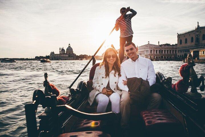 Passeio privado de gôndola com fotógrafo profissional em Veneza