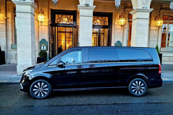 Privat transfer: Paris flygplats CDG till Paris City med lyxbil