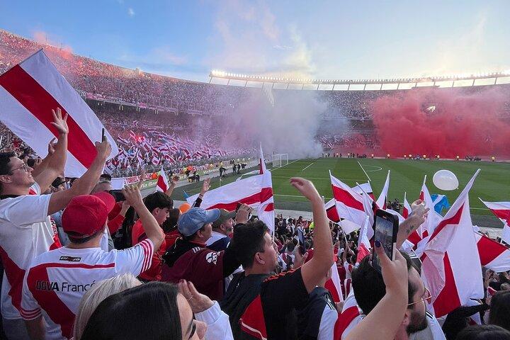 Assistir a um jogo do River Plate no Monumental de Buenos Aires