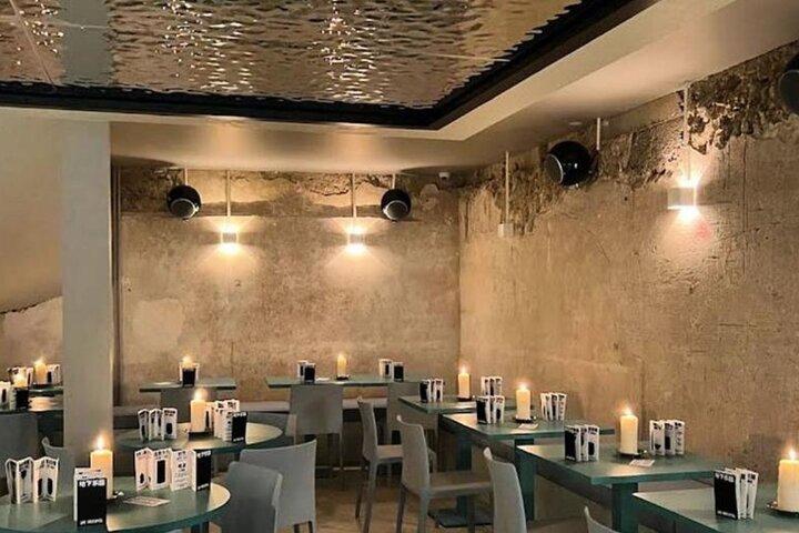 private groupe explore hidden bars & speakeasies in Paris