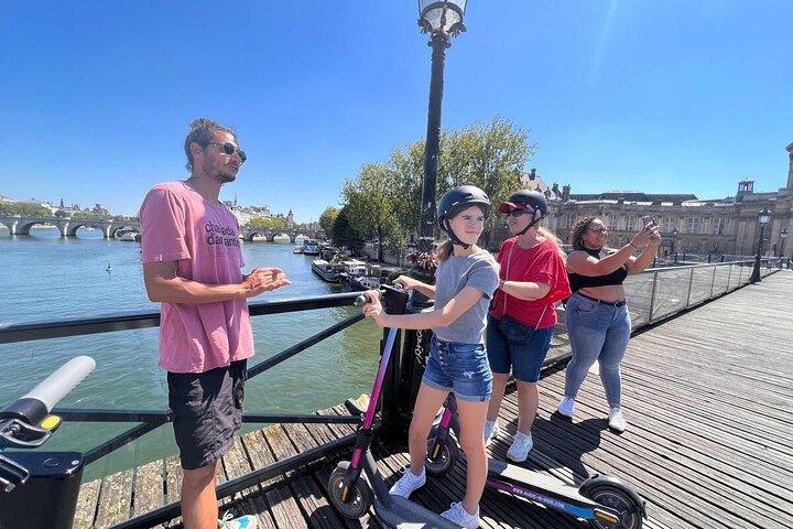 Bezoek het beste van Parijs per elektrische scooter (small group)