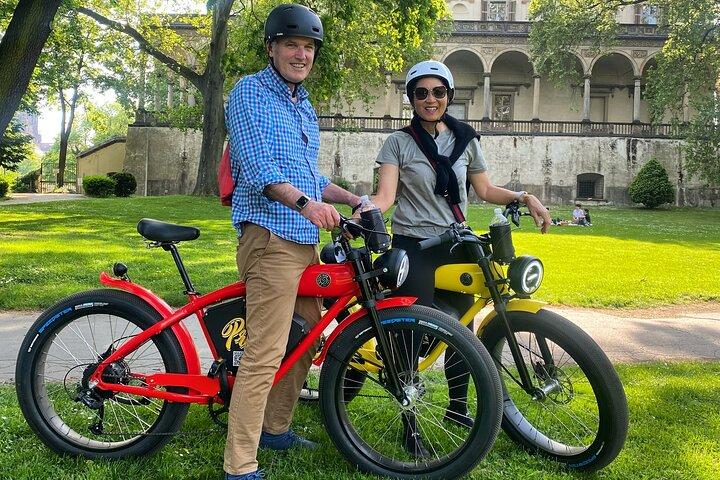 TOUR EN BICICLETA: 10 Monumentos y miradores imprescindibles en Praga 1-8per.