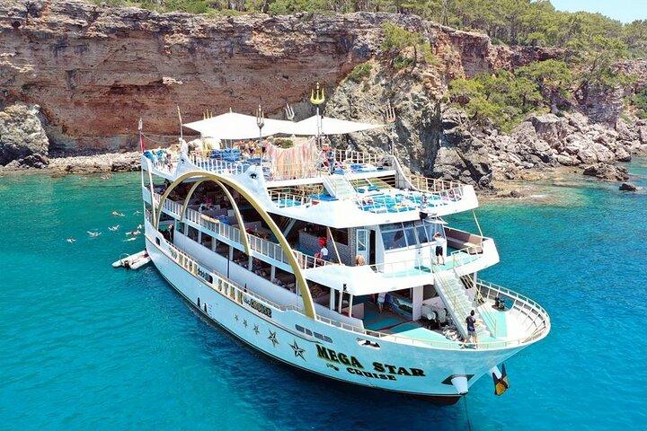 Mega Star Yacht Tour con almuerzo, fiesta de la espuma y traslado desde Belek
