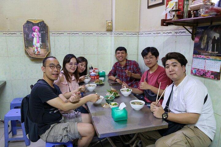 Tasty Walky - Passeggiata di 4 ore e tour gastronomico nella città di HCM