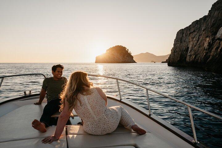Experiencia privada al atardecer en la costa de Amalfi de 2 horas