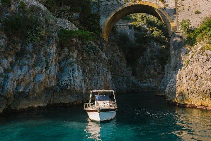 Experiencia privada al atardecer en la costa de Amalfi de 2 horas